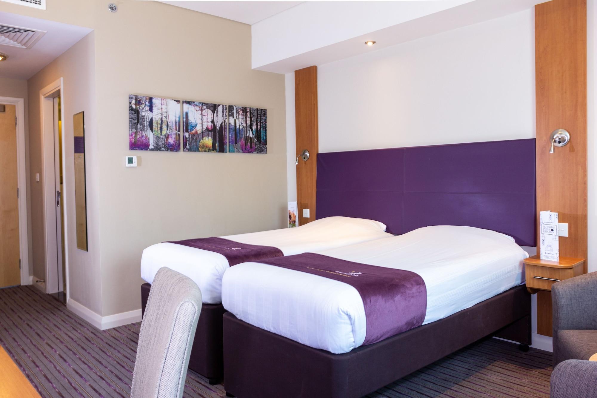 Premier inn airport. Premier Inn Dubai International Airport.